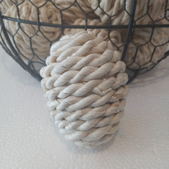 Metal Chicken with Eggs - Picture 7 of 7